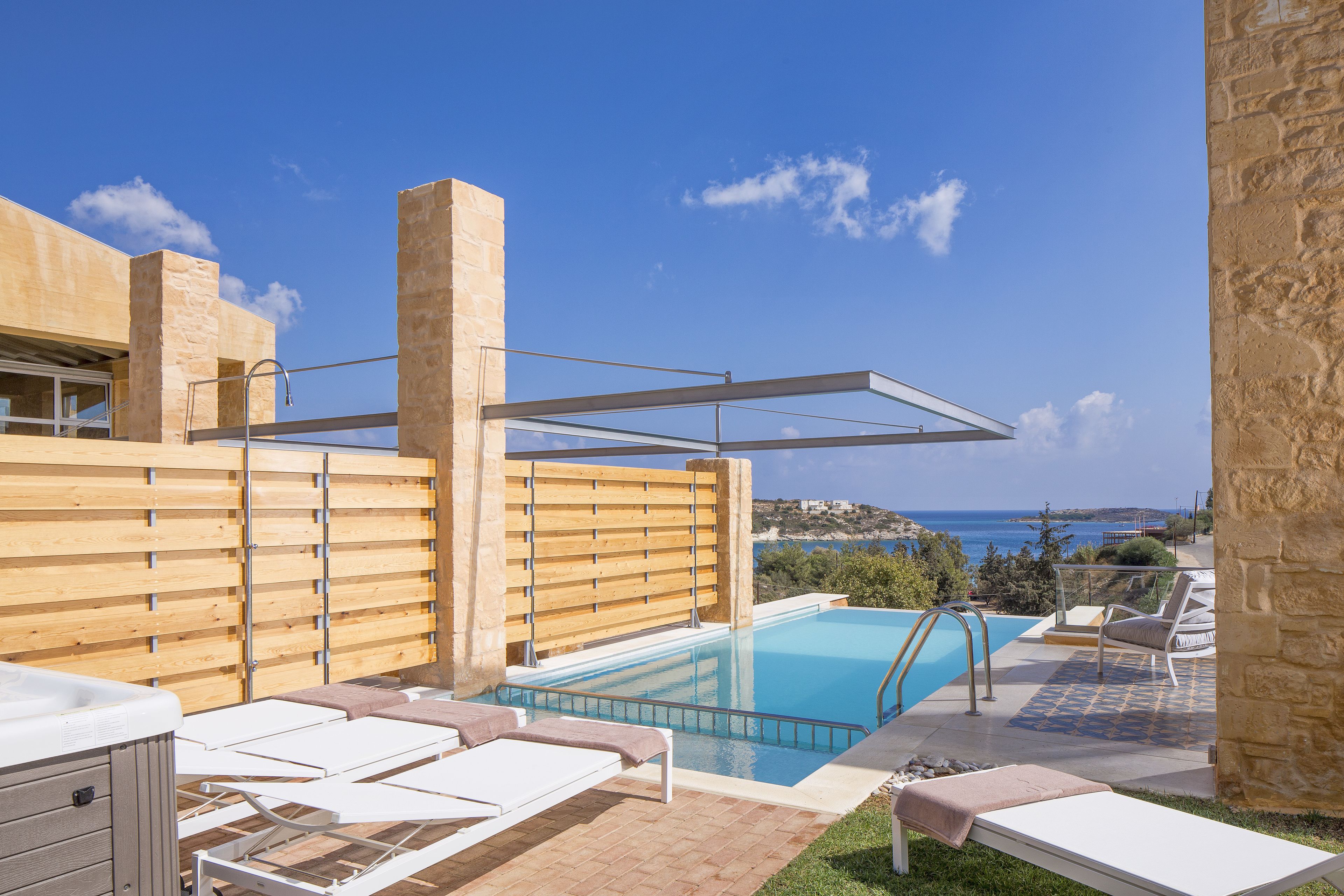 สระว่ายน้ำกลางแจ้ง, สระน้ำอุ่น