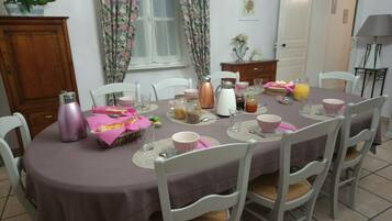 Free daily full breakfast