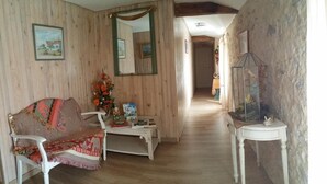 A cozy living room with a sofa, a small table, and a fish tank. - Le Logis de la Lande (La Boissiere-des-Landes)
