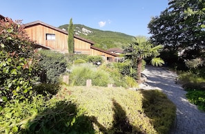 Vierbettzimmer, 1 Schlafzimmer, Gartenblick, zum Garten hin | AuĂenbereich