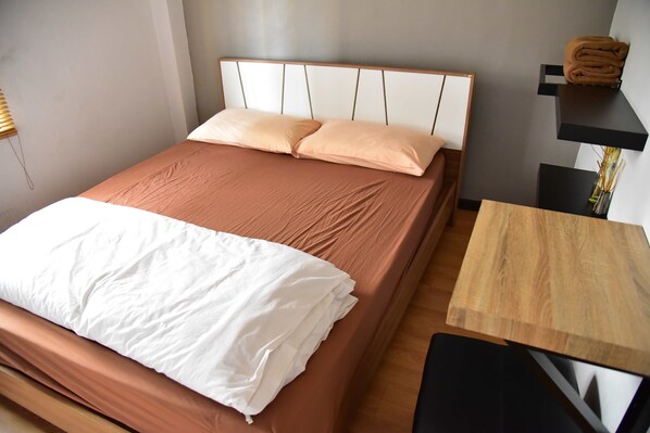 Chambre Double | Chambres insonorisées, Wi-Fi gratuit, draps fournis