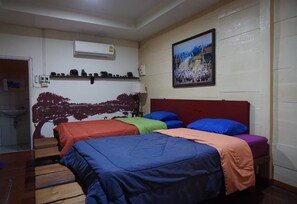 Habitación estándar con 2 camas individuales | Camas supletorias y wifi gratis