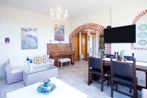 Deluxe Villa | In-room dining