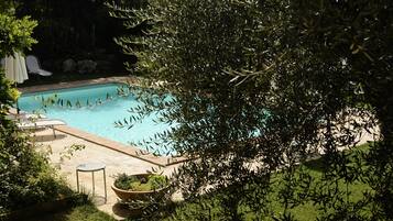 Piscine extérieure (ouverte en saison)