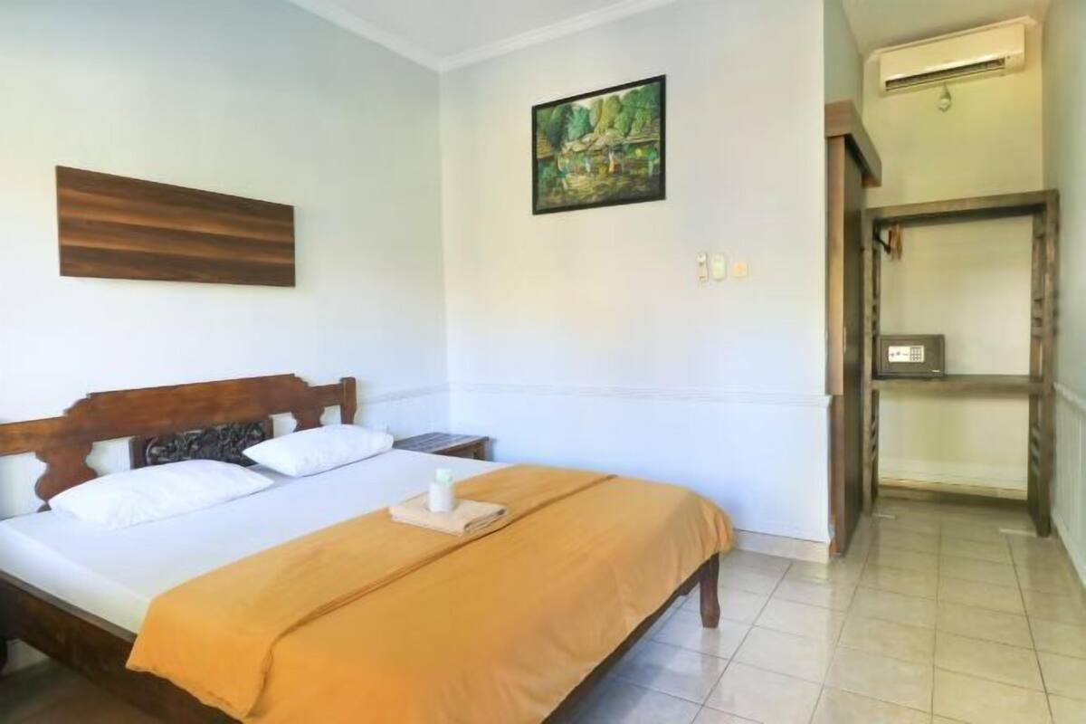 Espacio para trabajar con laptop y wifi gratis 