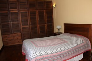 Huvila, 5 makuuhuonetta | 5 makuuhuonetta, tallelokero huoneessa, silitysrauta/-lauta