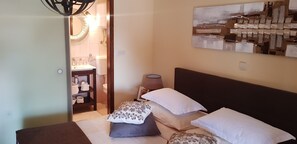 Room | Bathroom | Shower, free toiletries, hair dryer, towels - Agroturizam Stelio (Marcana)