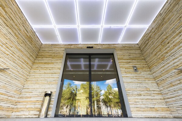 Property entrance - Hotel Herrmes (Prague)