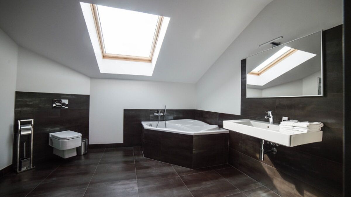 deluxe double room | bathroom amenities | shower, free toiletries, hair dryer, towels