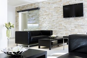 Lobby sitting area - Hotel Herrmes (Prague)