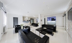 Coin salon dans le hall