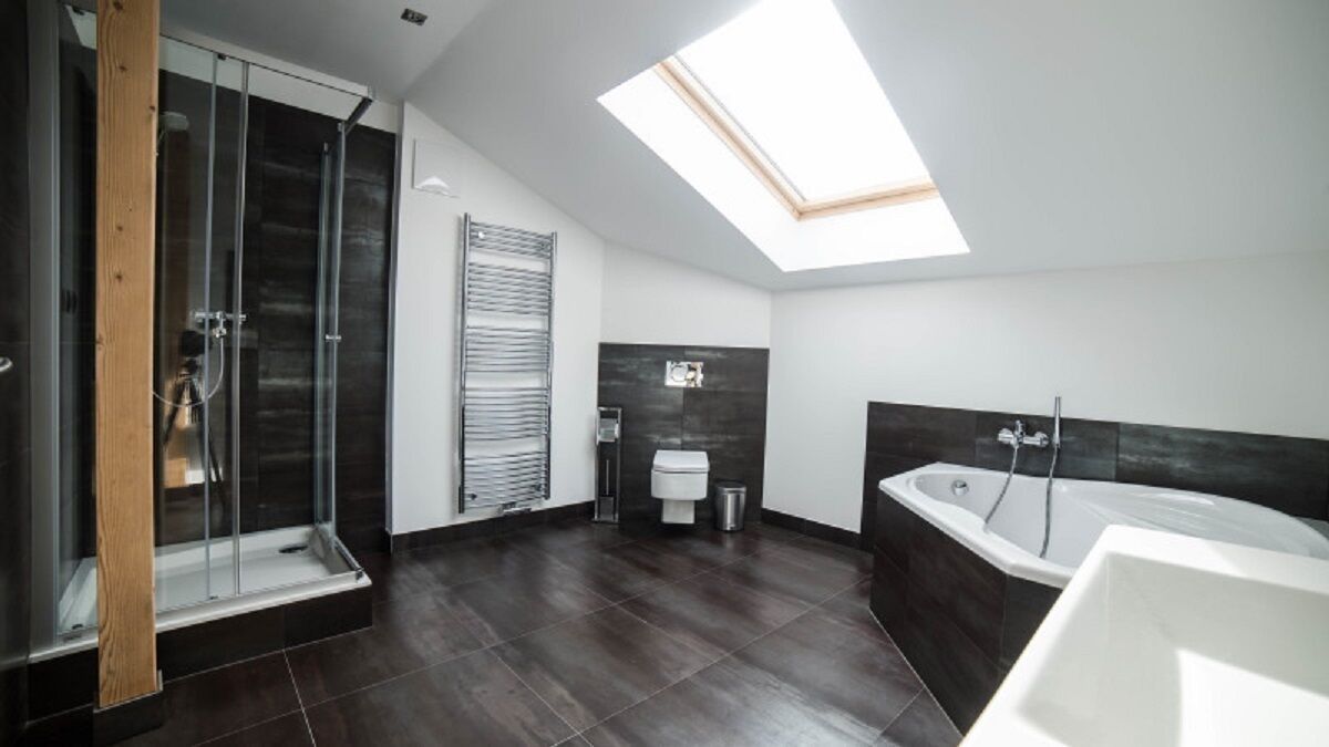 deluxe double room | bathroom amenities | shower, free toiletries, hair dryer, towels