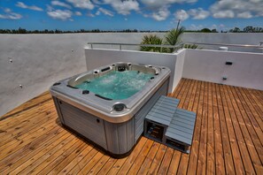 Bain à remous extérieur