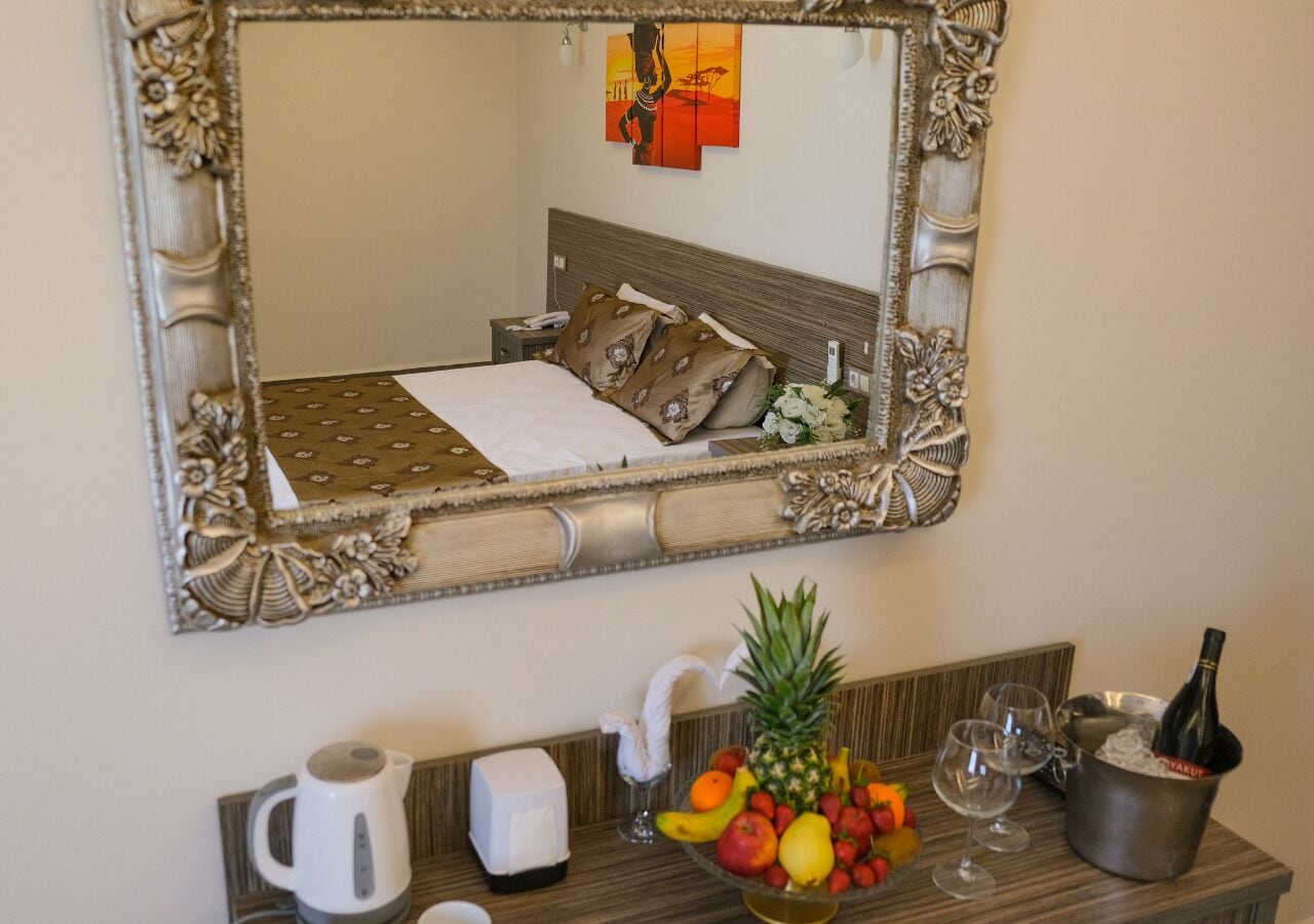 Family Suite, 2 Bedrooms | In-room dining