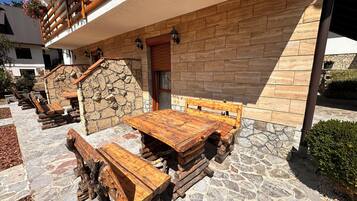 Traditional Double Room, 1 Queen Bed, Garden View 1 | Terrasse/Patio