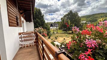 Traditional Double Room, 1 Queen Bed, Garden View 4.5 | Balcony