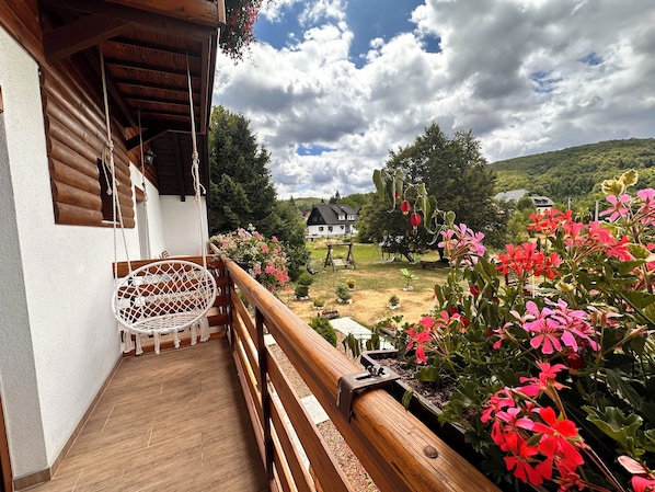 Traditional Double Room, 1 Queen Bed, Garden View 4.5 | 阳台