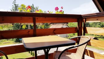 Traditional Triple Room, Garden View 7 | Balkong