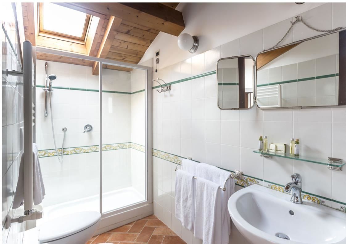 classic double room | bathroom | shower, free toiletries, hair dryer, slippers