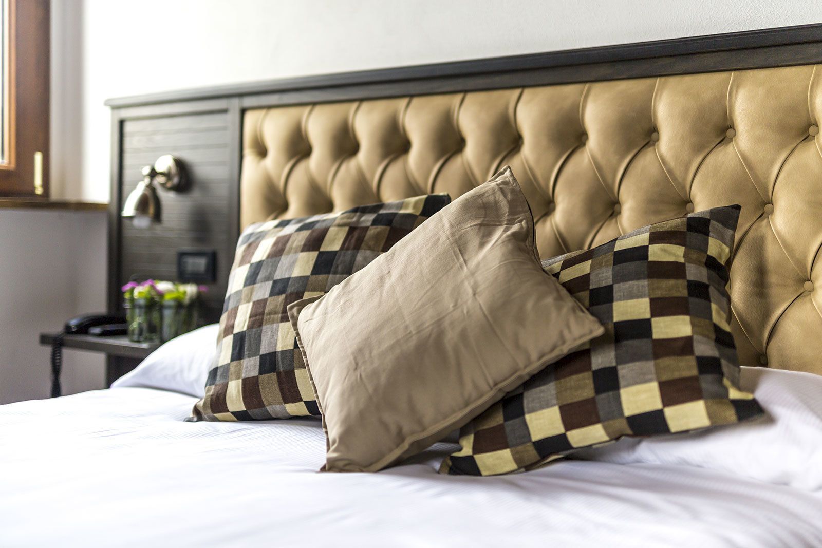 quadruple room | minibar, in-room safe, desk, cots/infant beds