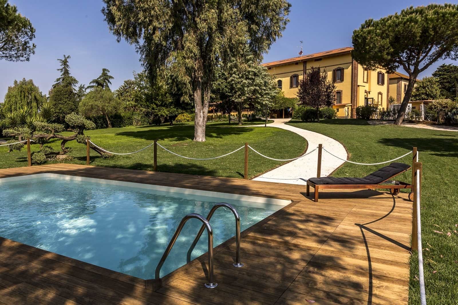 seasonal outdoor pool, open 9:30 am to 7:30 pm, pool loungers