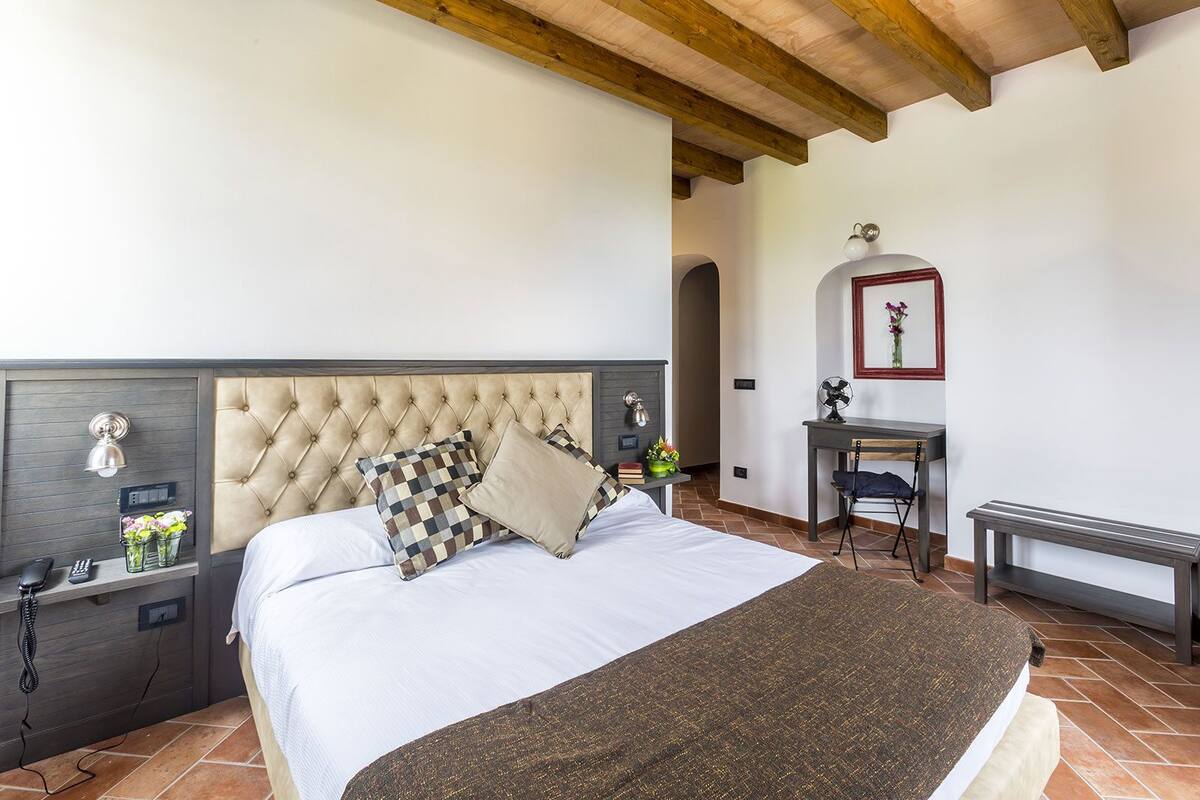 Classic Double Room | Minibar, in-room safe, desk, cribs (surcharge)