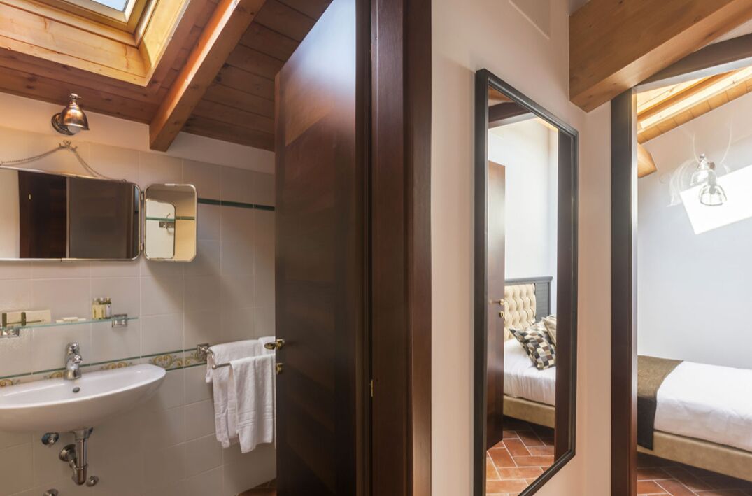 quadruple room | minibar, in-room safe, desk, cots/infant beds