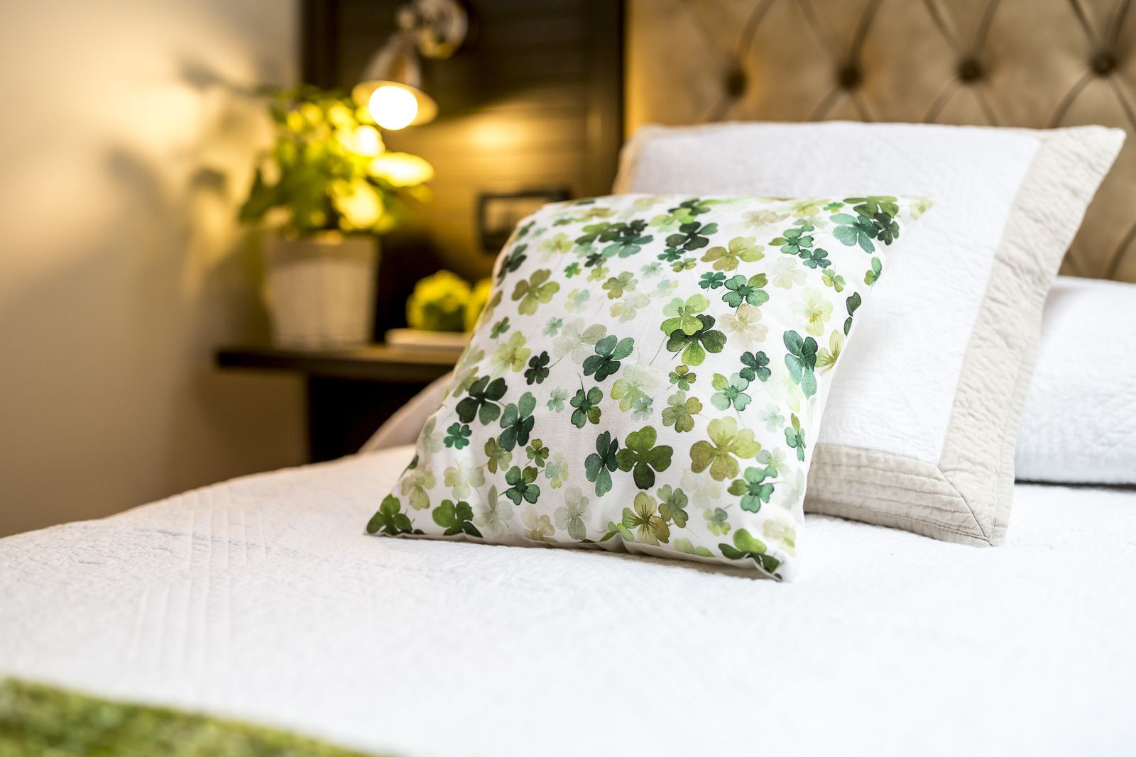 classic double room | minibar, in-room safe, desk, cots/infant beds