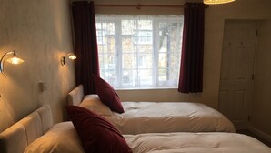 Comfort Twin Room, Ensuite - Half Moon Inn (Beaworthy)