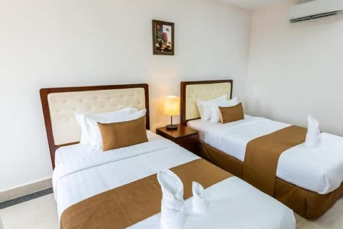 2 bedrooms, minibar, in-room safe, desk