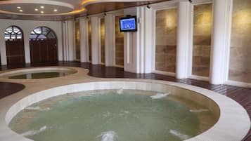 Indoor spa tub