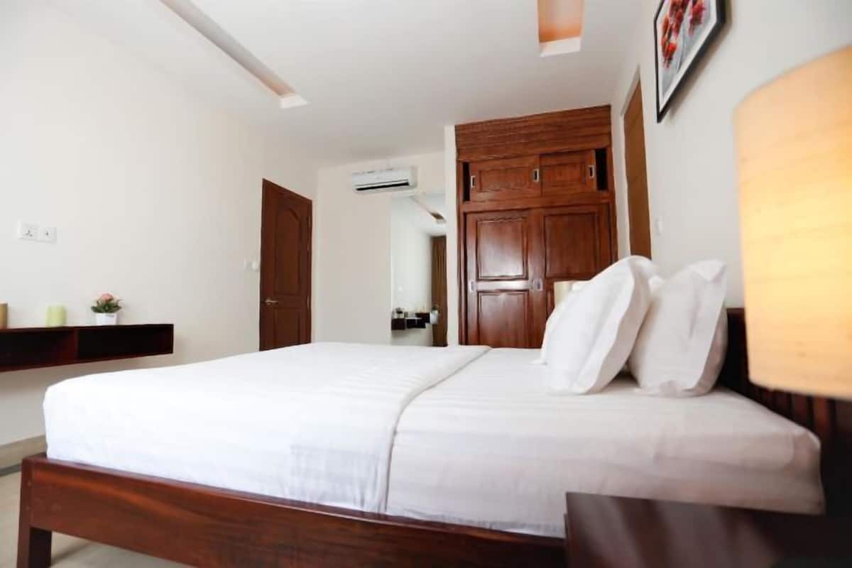 2 bedrooms, minibar, in-room safe, desk