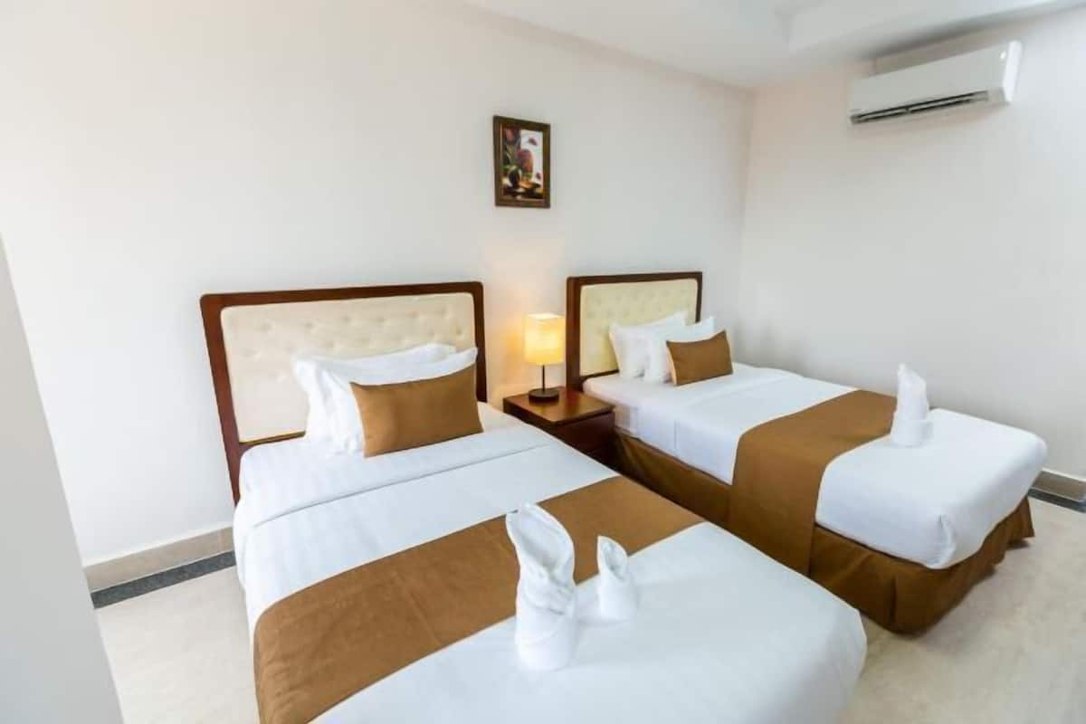 2 bedrooms, minibar, in-room safe, desk