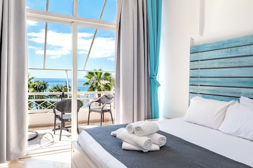 Saranda Hotel