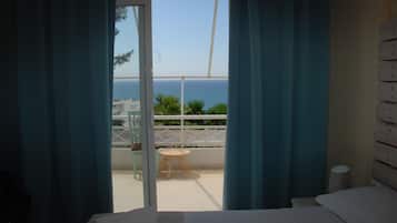 Bureau, fer et planche Ă repasser, Wi-Fi gratuit, draps fournis