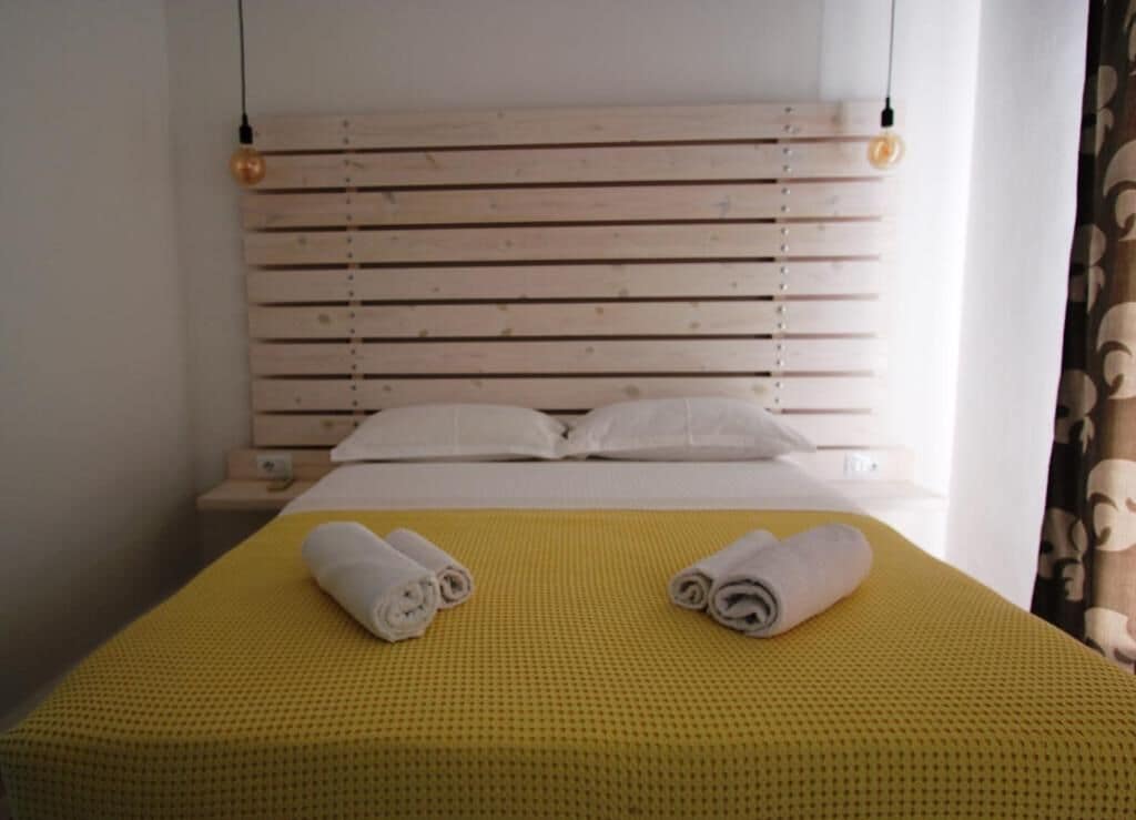 Dobbeltrom – deluxe, balkong, sjøutsikt | Skrivebord, strykejern/-brett, wi-fi (inkludert) og sengetøy