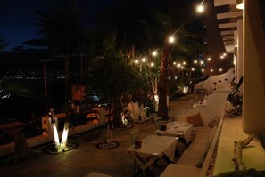 Breakfast, lunch, dinner served; international cuisine  - Hotel Saranda (Sarandë)
