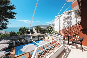 Suite Deluxe, vista al mar | Balcón