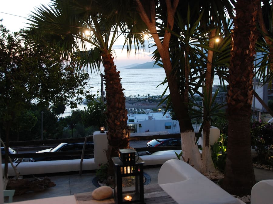 Se sirven desayunos, comidas, cenas y cocina internacional