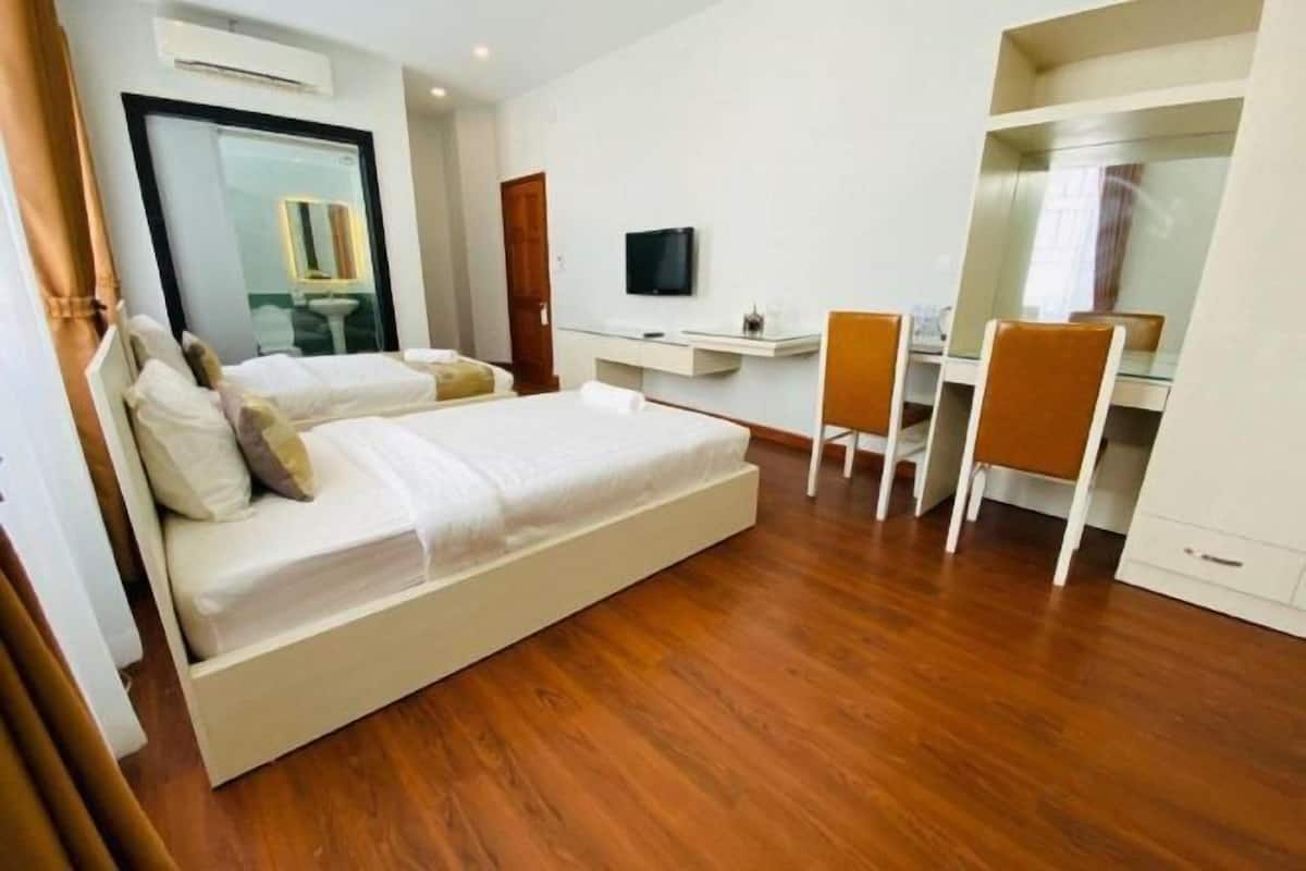 Minibar, desk, iron/ironing board, free WiFi