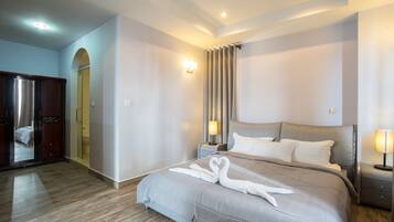 Minibar, escritorio, tabla de planchar con plancha y wifi gratis