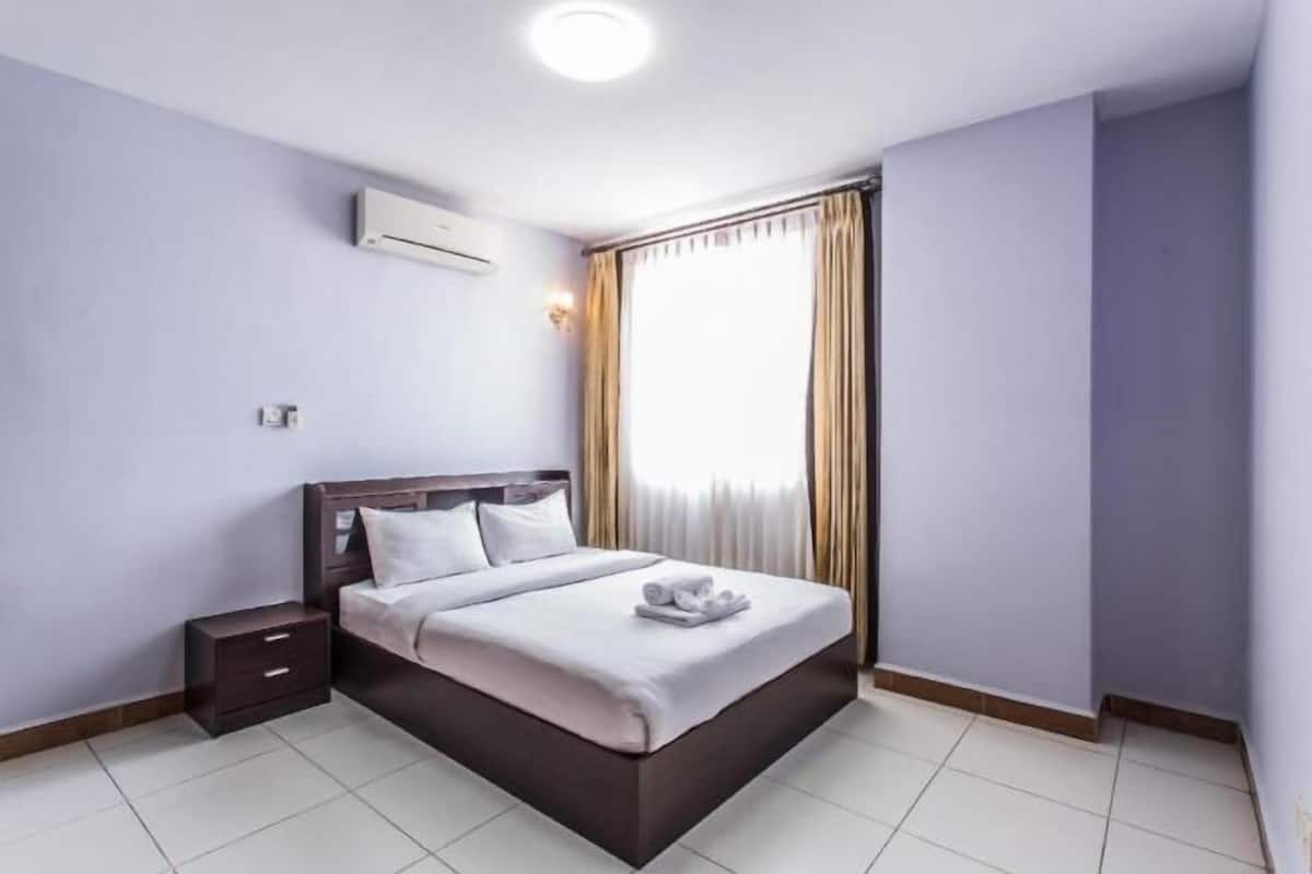 Minibar, desk, iron/ironing board, free WiFi