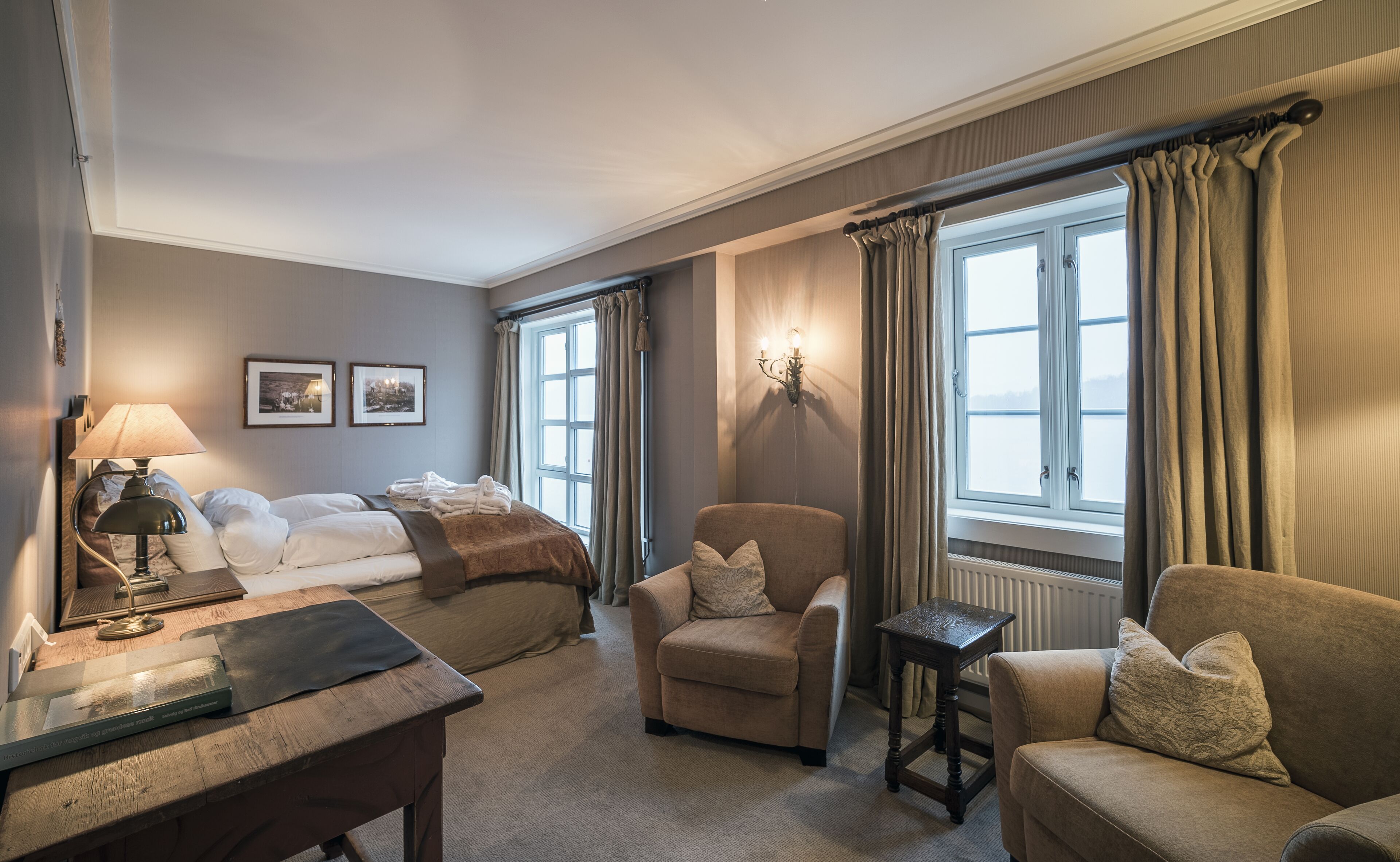 1 bedroom, down duvets, pillow-top beds, desk