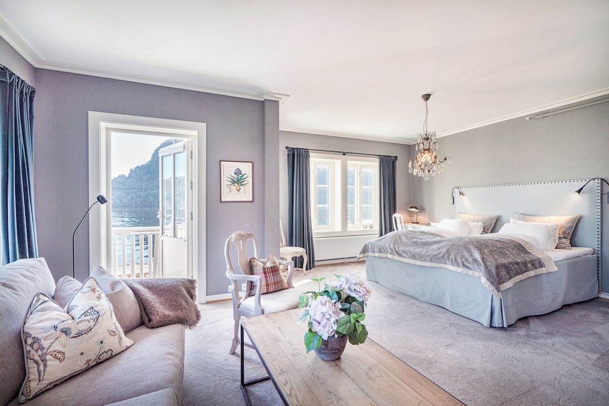 junior suite, balcony, sea view | 1 bedroom, down duvets, pillow-top beds, desk