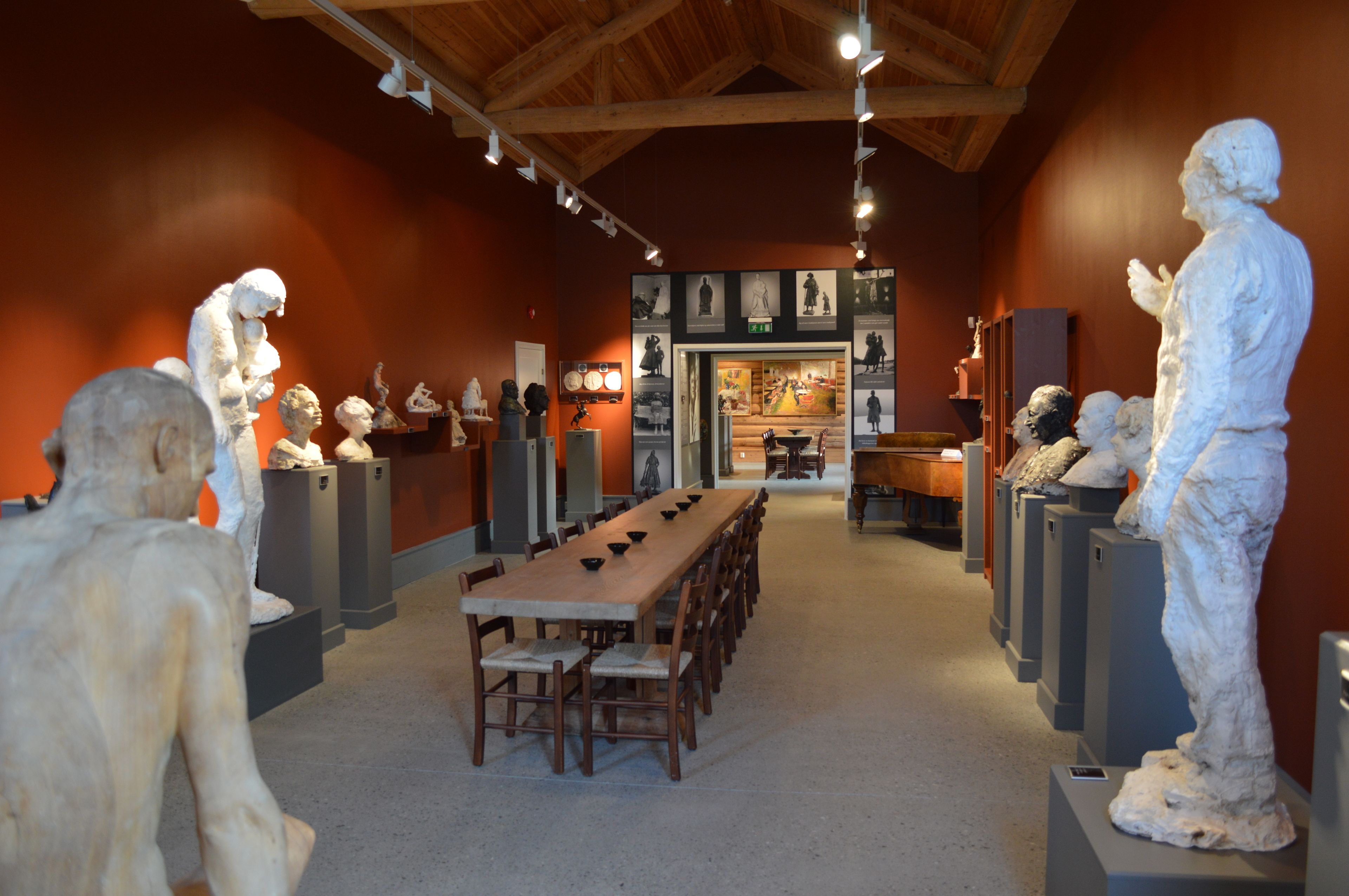 lunch, dinner served; local and international cuisine, sea views