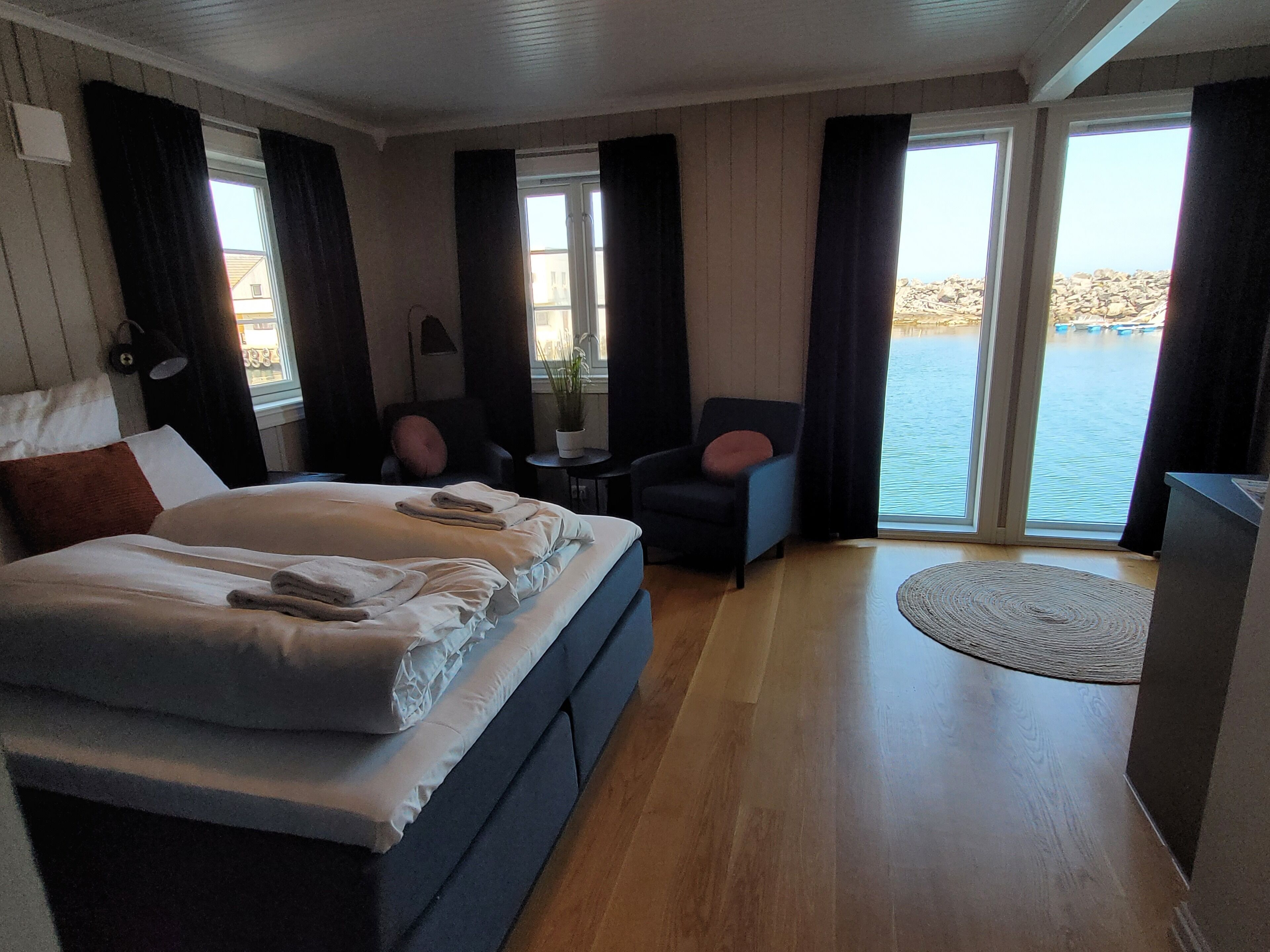 1 室のベッドルーム、アイロン / アイロン台、WiFi (無料)、ベッドシーツ