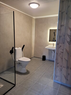 Double Room | Bathroom | Shower, hair dryer, towels