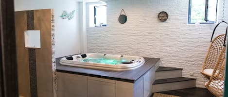 Suite (Bord de Mer) | Baignoire à jets
