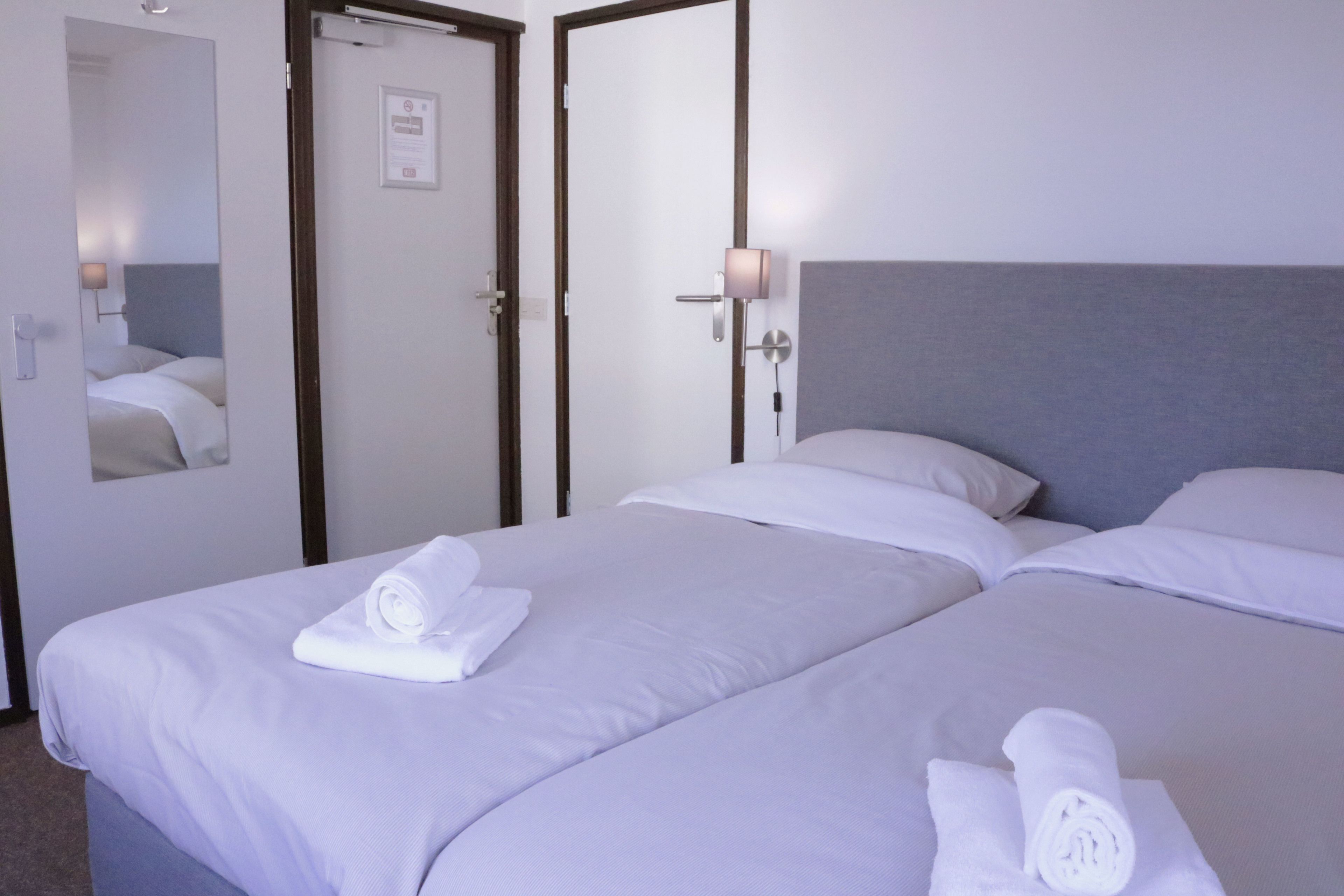 double room | desk, free wifi, bed sheets