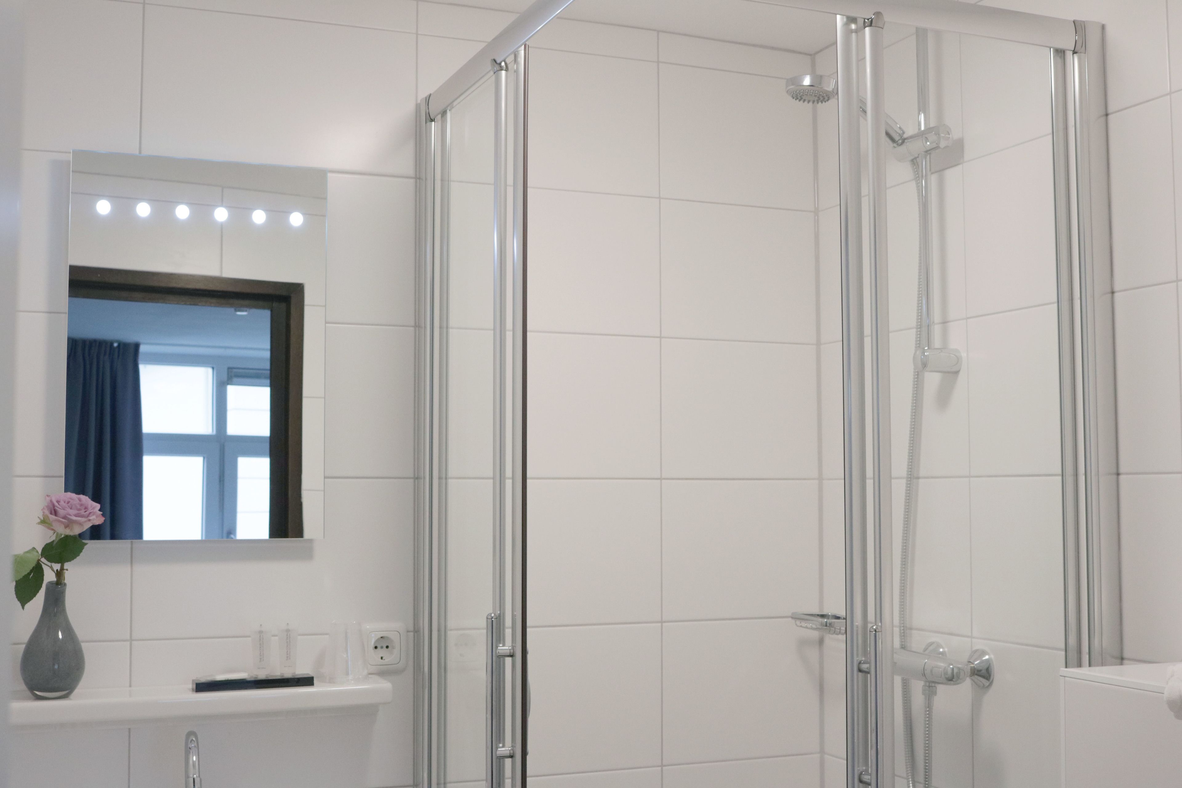 double room | bathroom | shower, free toiletries, hair dryer, towels